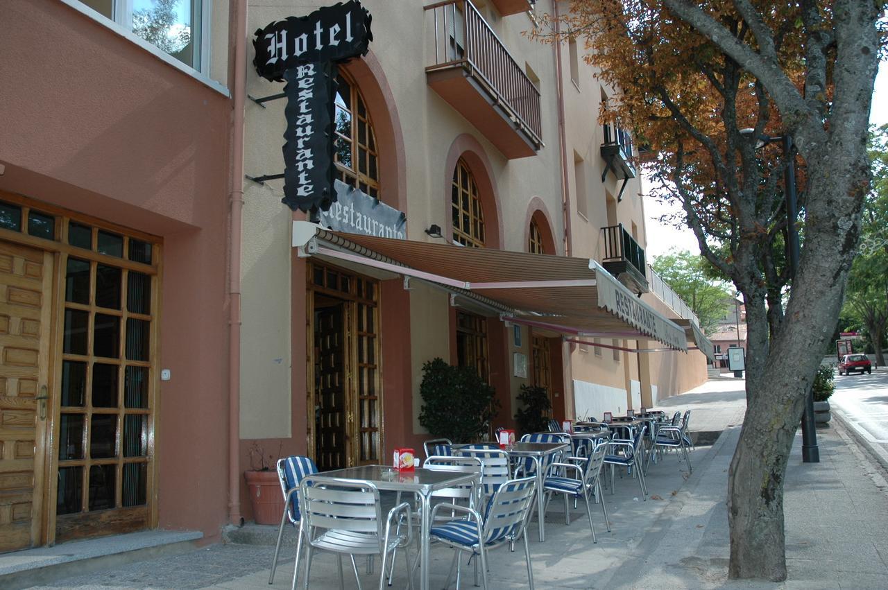 Hotel Tres Arcos San Lorenzo de El Escorial Buitenkant foto